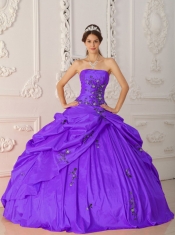Elegant Classical Quinceanera Dresses In Purple Ball Gown Strapless With Taffeta Appliques