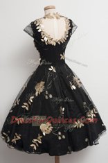 Scalloped Black Zipper Prom Party Dress Appliques Cap Sleeves Tea Length