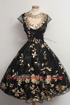 Scalloped Black Zipper Prom Party Dress Appliques Cap Sleeves Tea Length