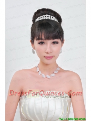 Vintage Style Pearl With Rhinestons  Necklace And Tiara